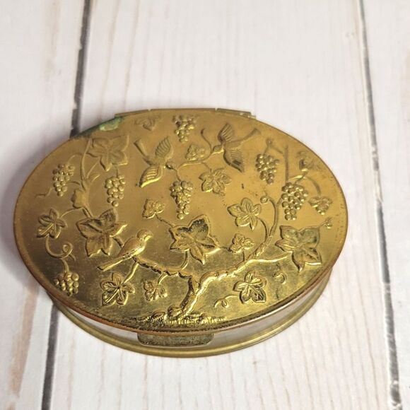 Volupte USA vintage 1930 to 1940 Brass pill box with Mirror - Picture 1 of 8